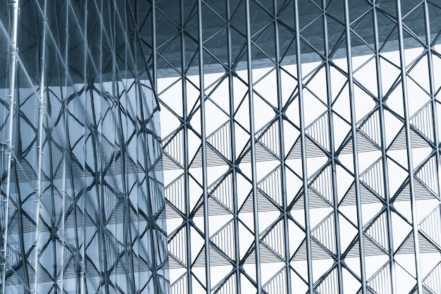 Wykorzystanie nowoczesnych materiałów w architekturze: jak perforowane blachy zmieniają przestrzeń